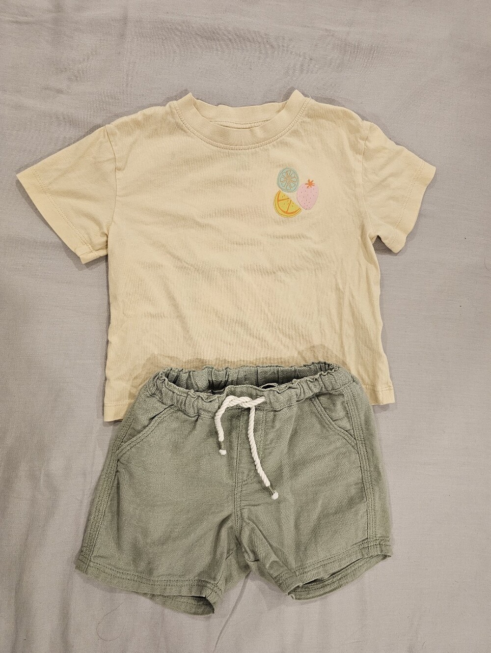 🧸2/20$ H&M 2-Piece Set Fruit Graphic Matching Set Size 2T Baby Girl